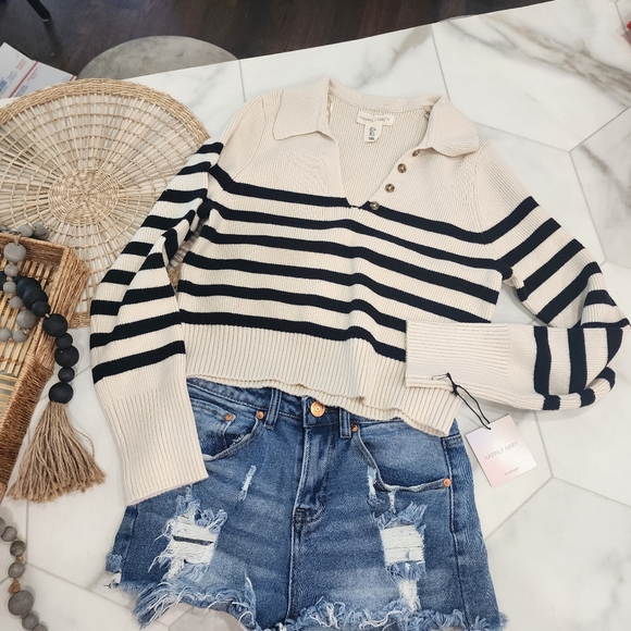 [ HAPPILY GREY] New w/ tags! CUTEST  cream/ navy striped COLLARED v-necK SWEATER - Picture 4 of 16